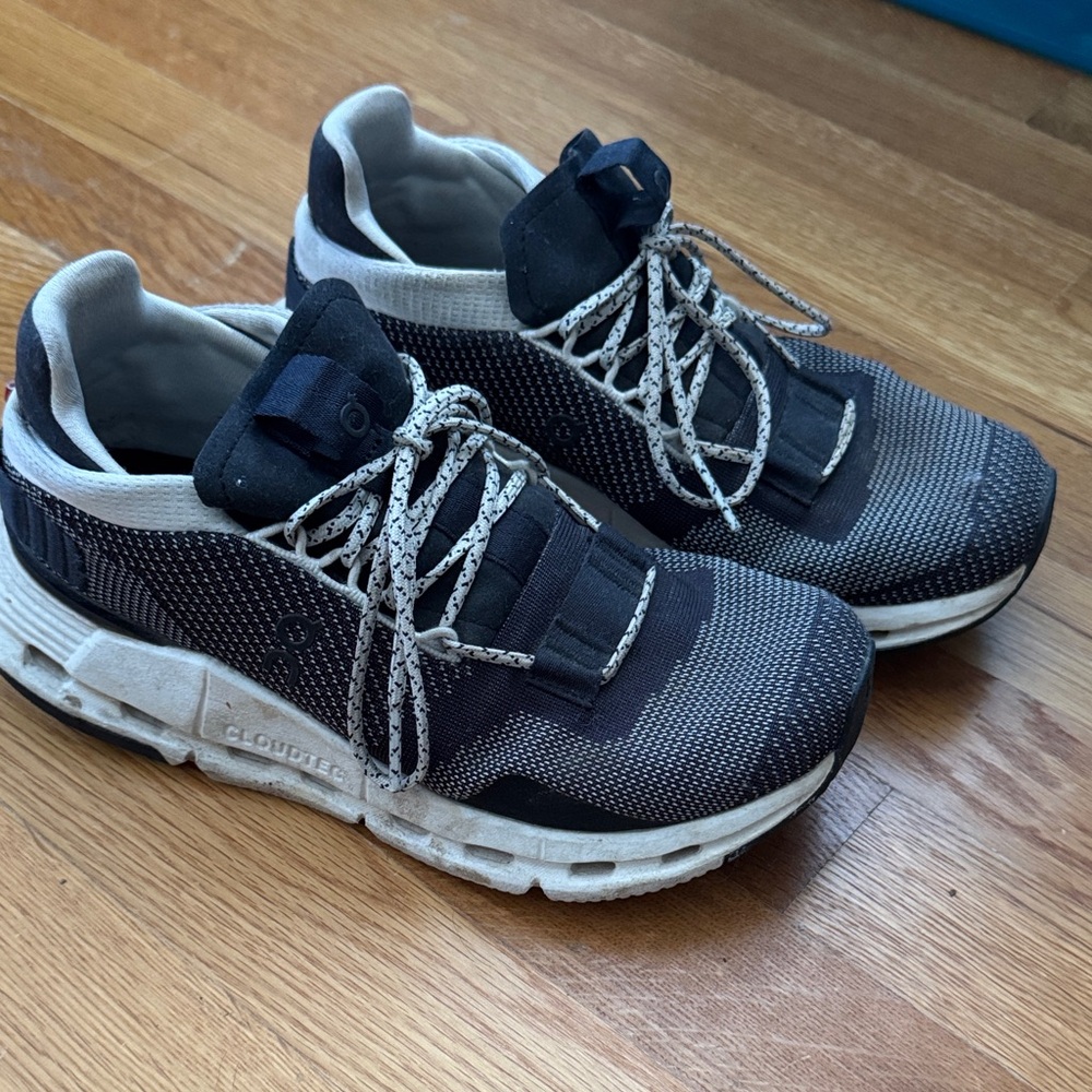 On Cloud A Women’s Black and Gray Running Shoes